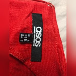 Vestido rojo pencil con bolsillo y forma